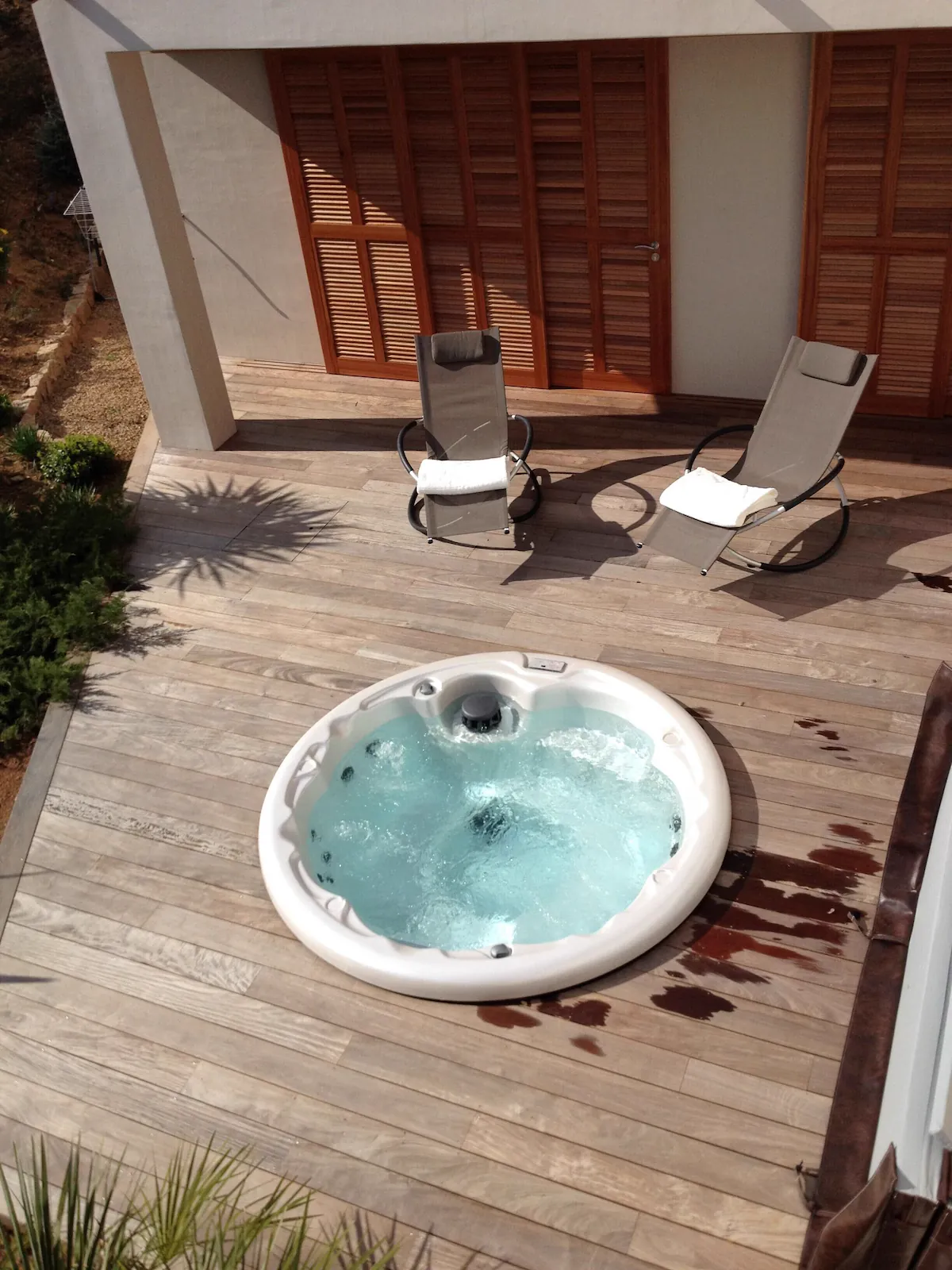 Le jacuzzi extérieur sur sa terrasse