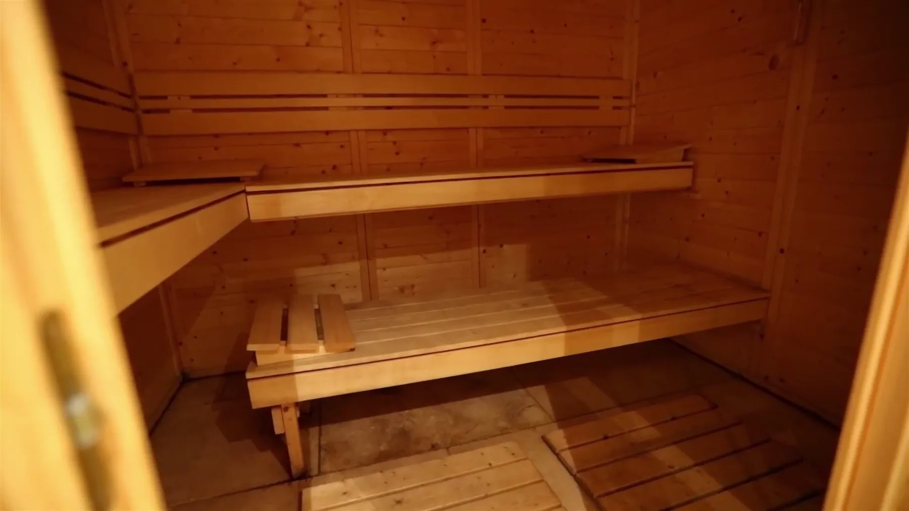 Le sauna, quatre à cinq places